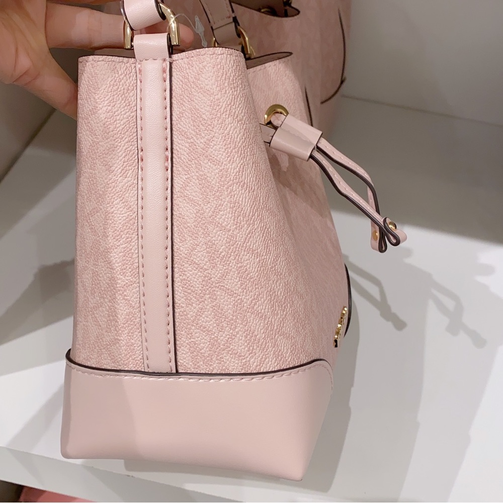 Michael Kors Mercer Small bucket bag - Picture 2 of 7